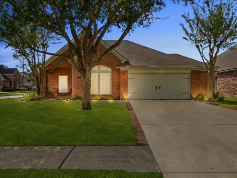250 Farnworth Circle League City TX 77573