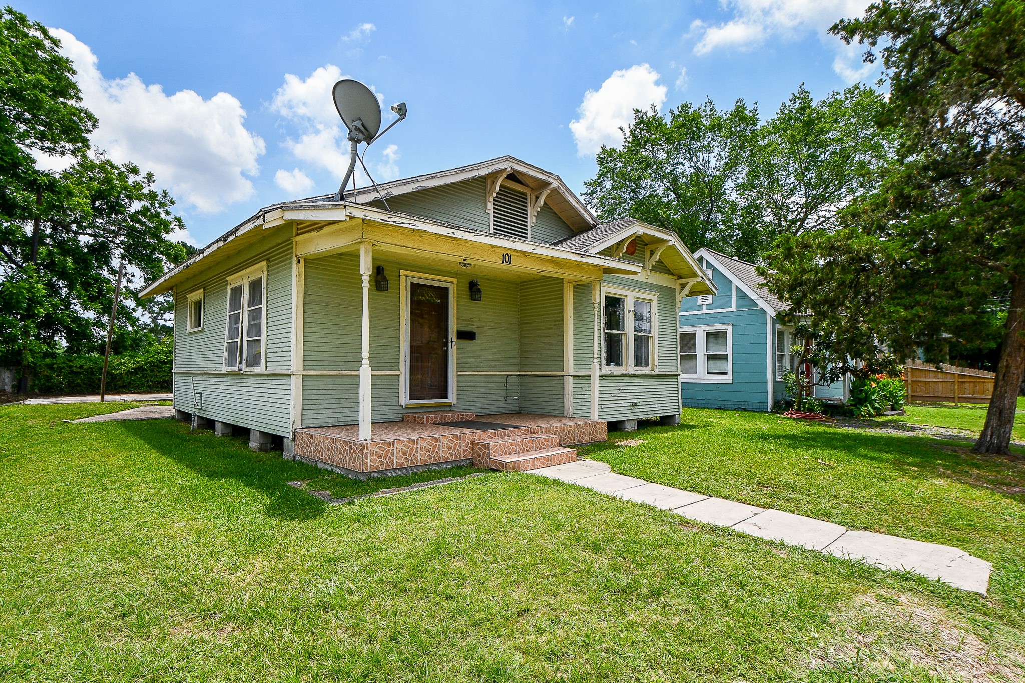 101 Emerald Court Houston TX 77009