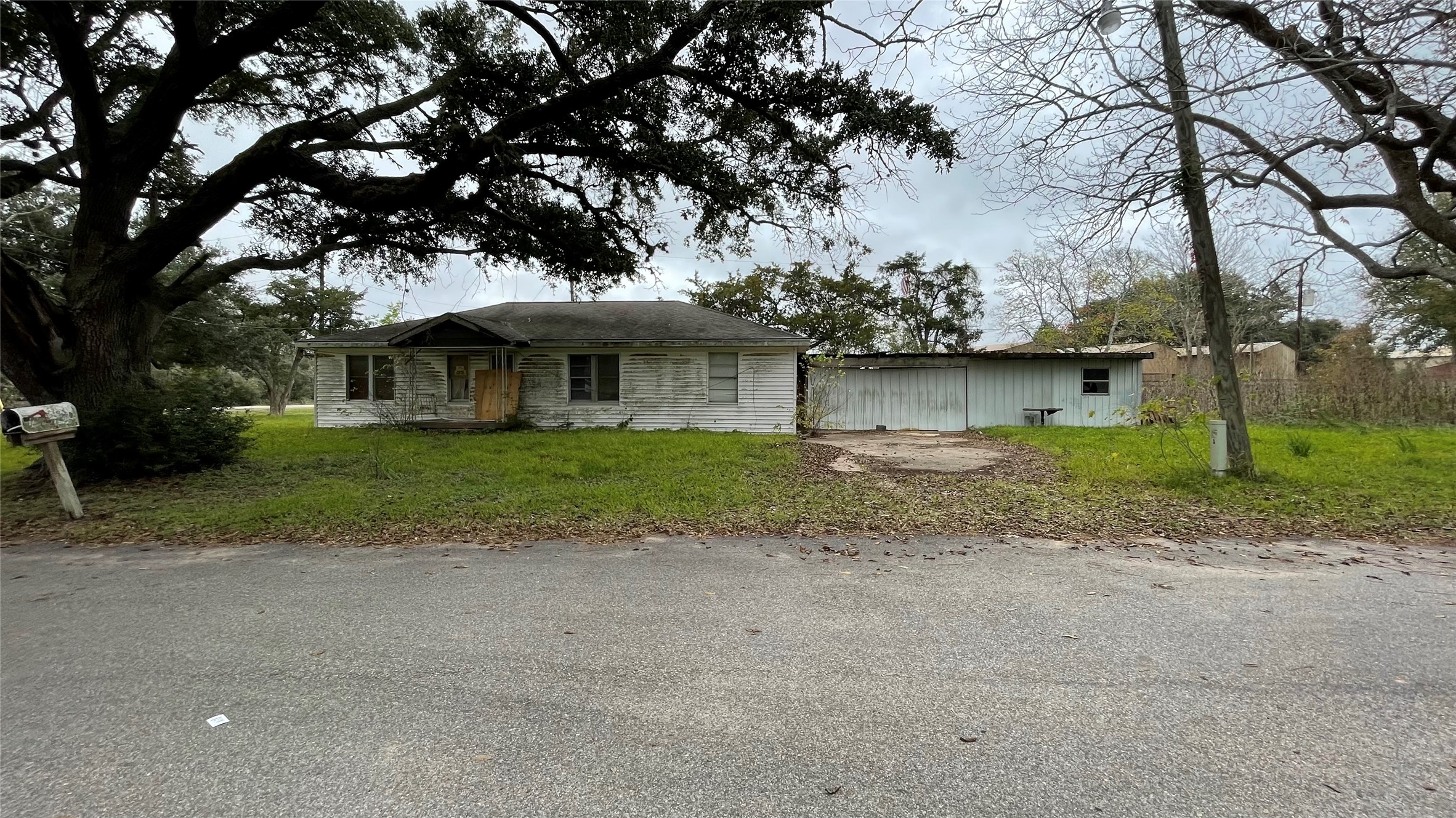 6515 County Road 203 Liverpool TX 77577