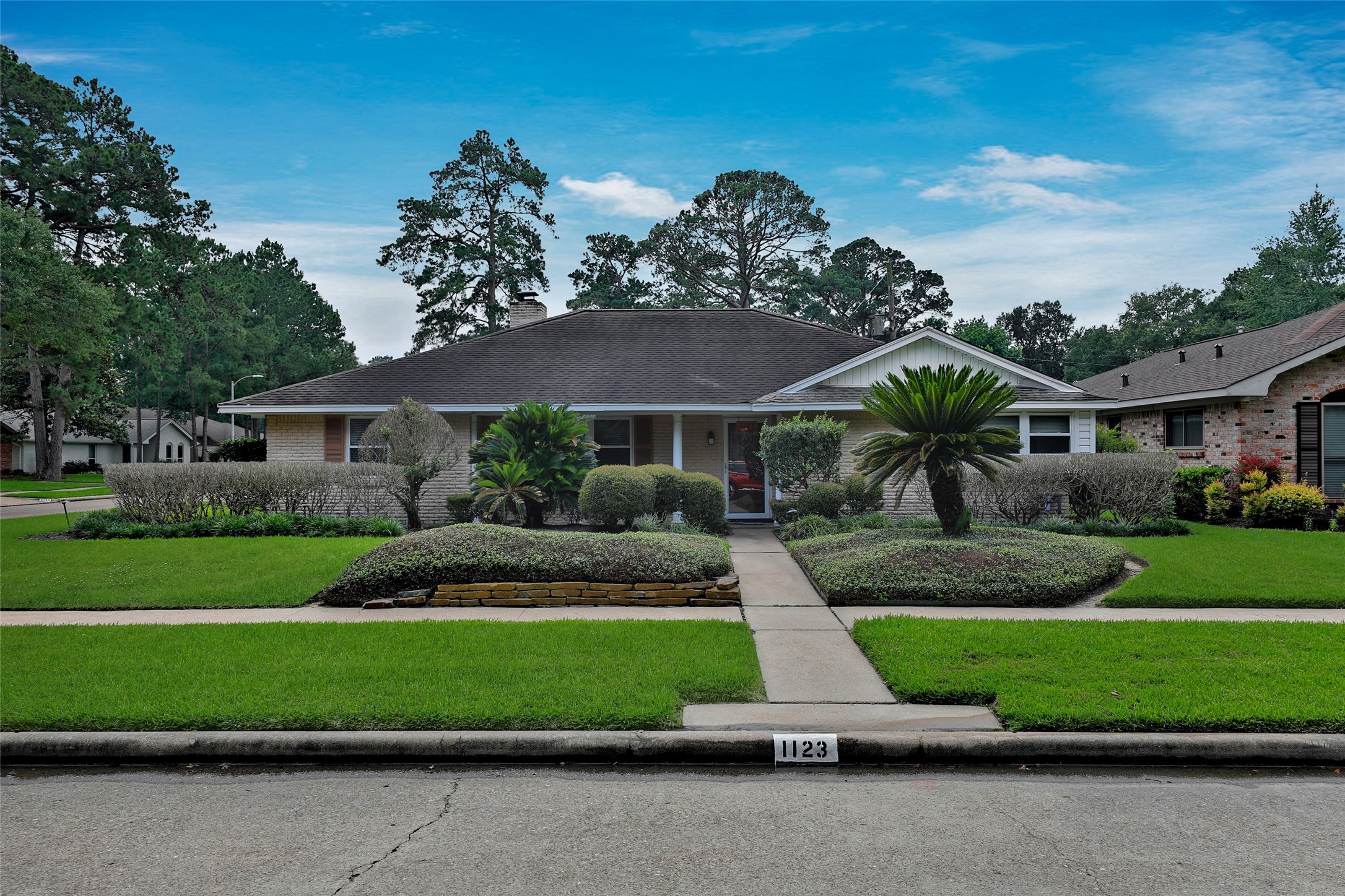 1123 Chantilly Lane Houston TX 77018
