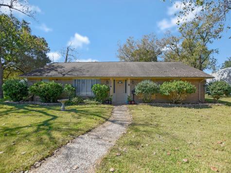 1218 S Johnson Street Alvin TX 77511