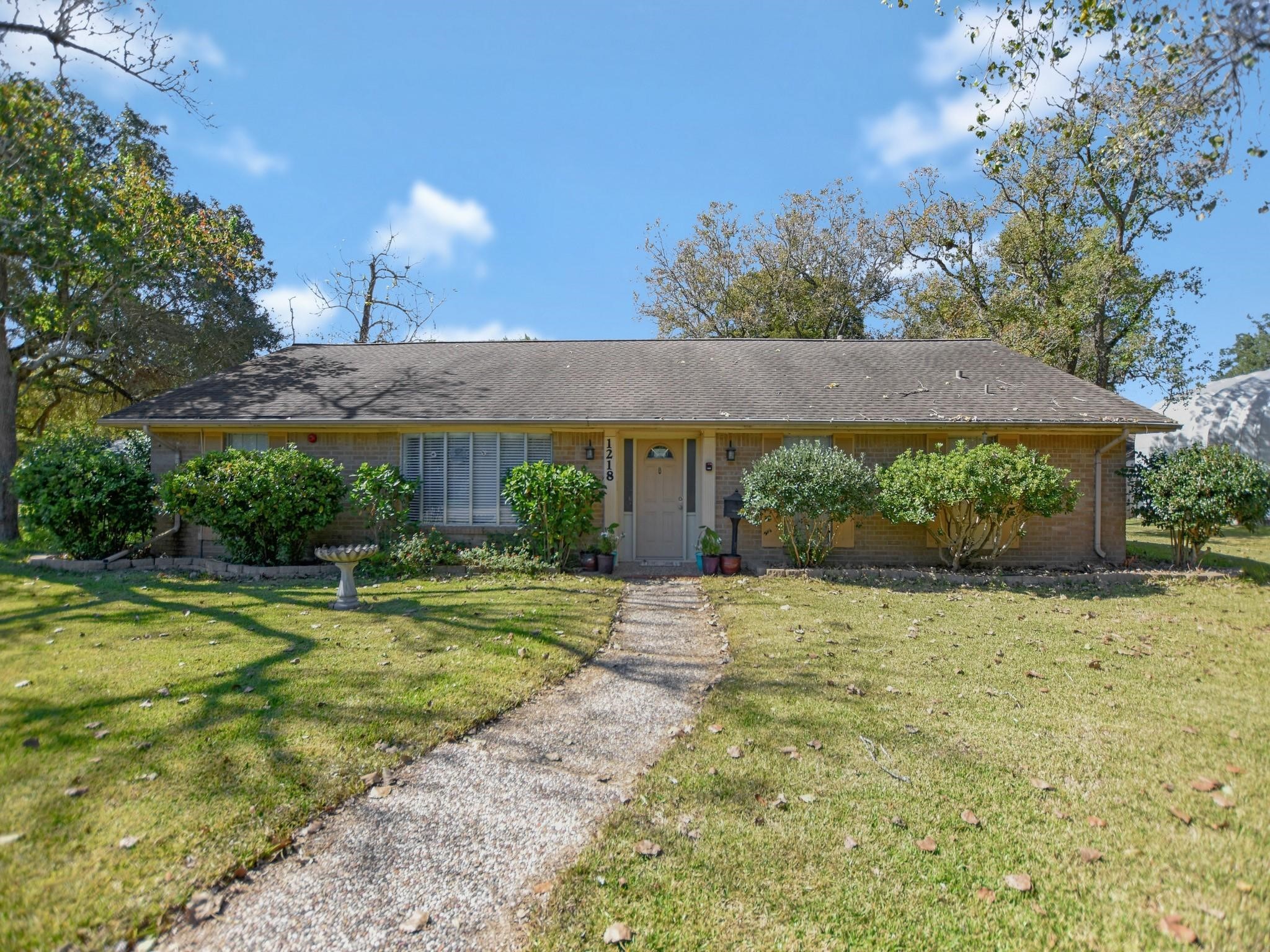 1218 S Johnson Street Alvin TX 77511