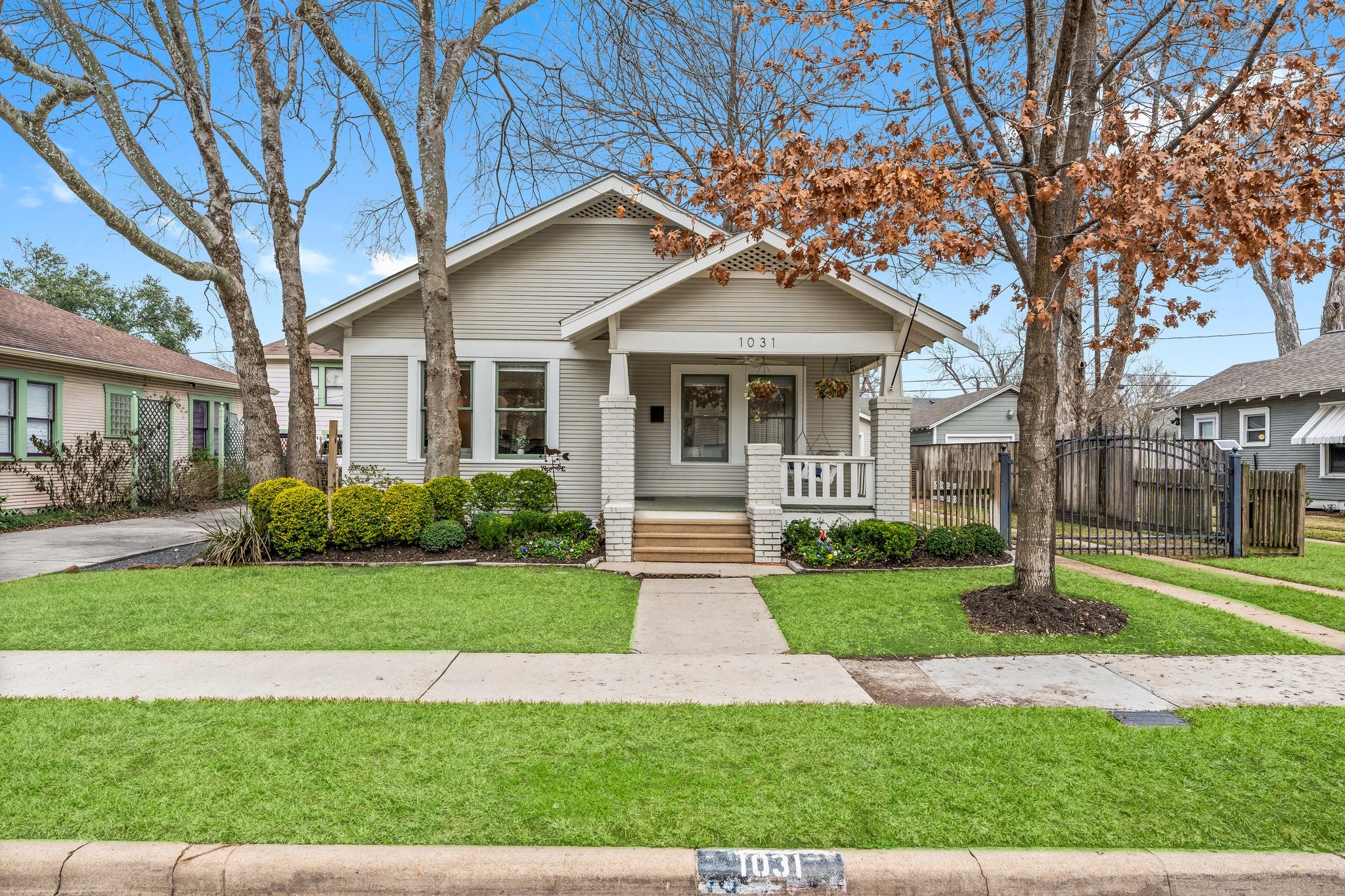 1031 Le Green Street Houston TX 77009