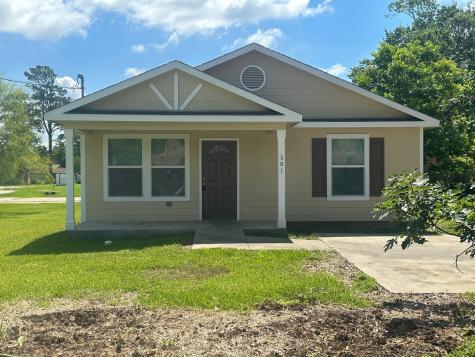 301 Billington Street Clute TX 77531