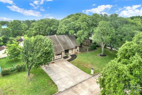 5433 Thornwood Circle Dickinson TX 77539
