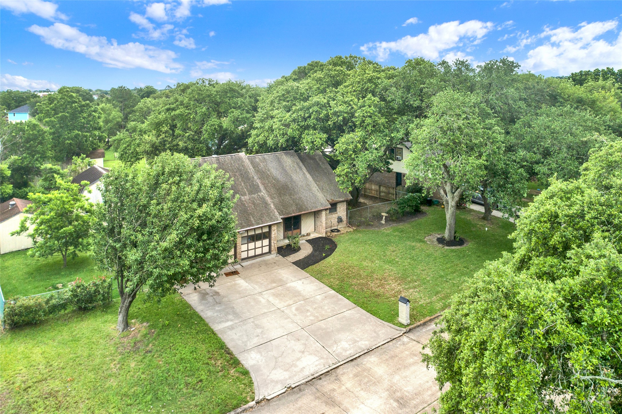 5433 Thornwood Circle Dickinson TX 77539