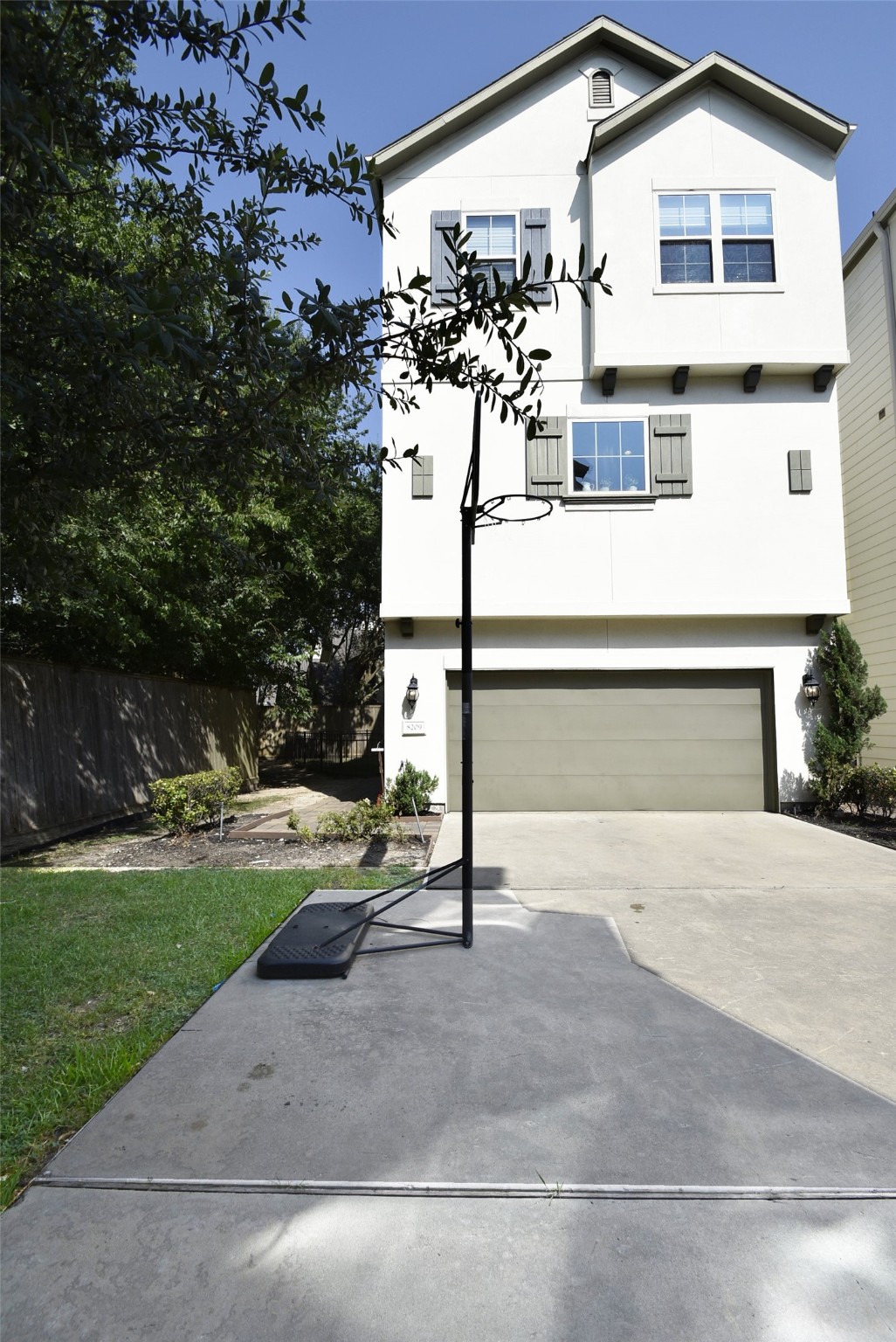 8209 Cambridge Street Houston TX 77054