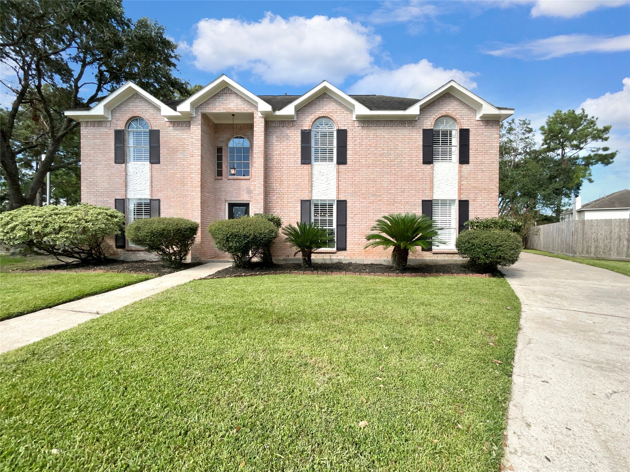 706 Juliabora Court Friendswood TX 77546