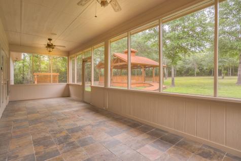17 Emerald Oaks Court Huntsville TX 77320
