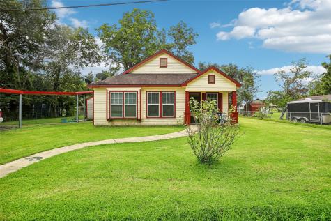 735 4th Street Sour Lake TX 77659