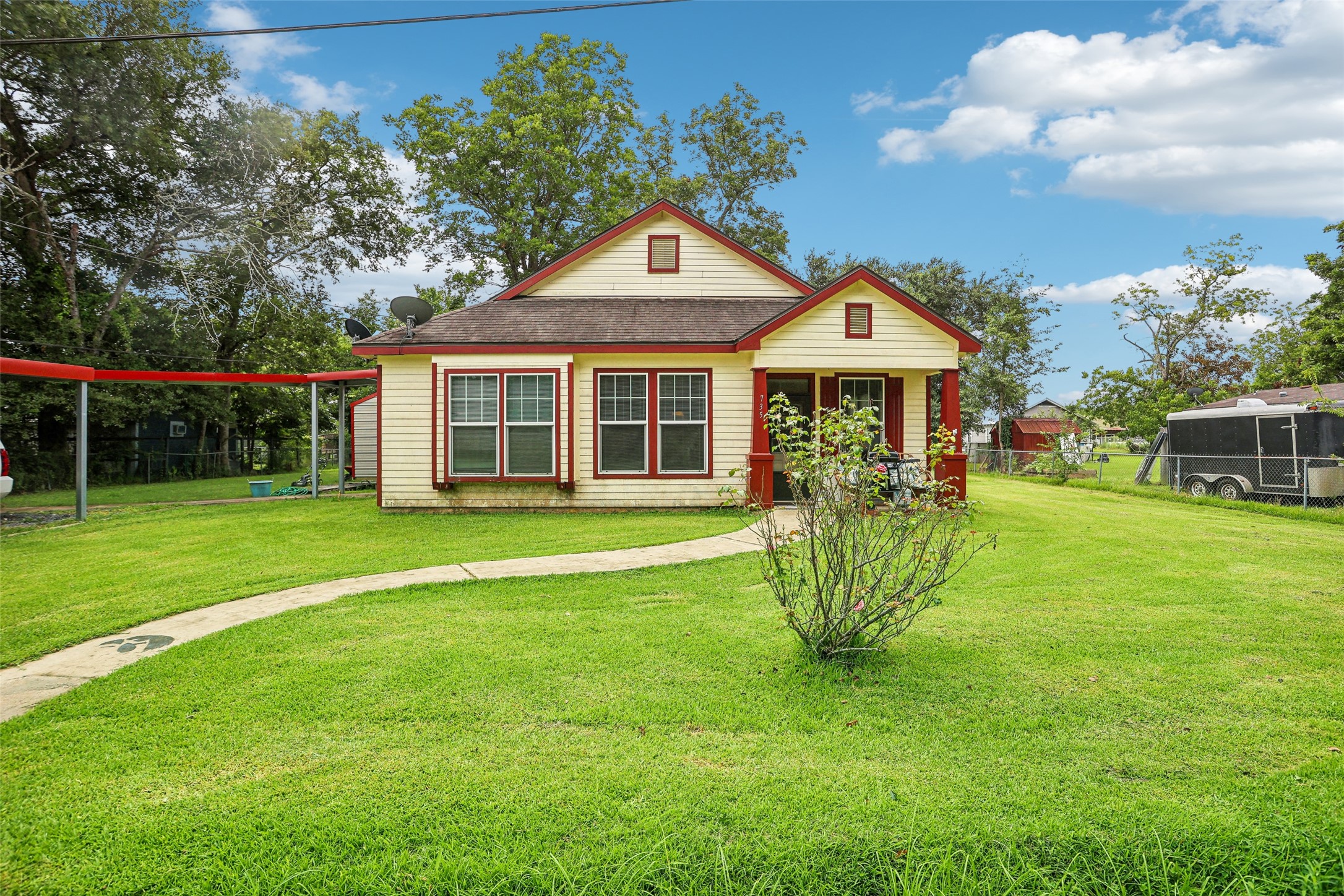 735 4th Street Sour Lake TX 77659