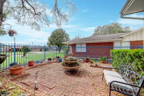 5419 Whispering Creek Way Houston TX 77017