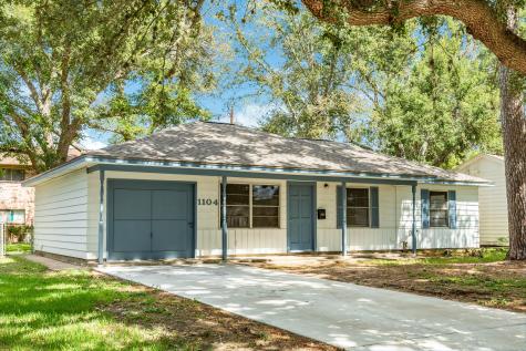 1104 Woodbine Drive West Columbia TX 77486