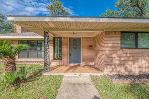 110 S Woodsway Street W Conroe TX 77301