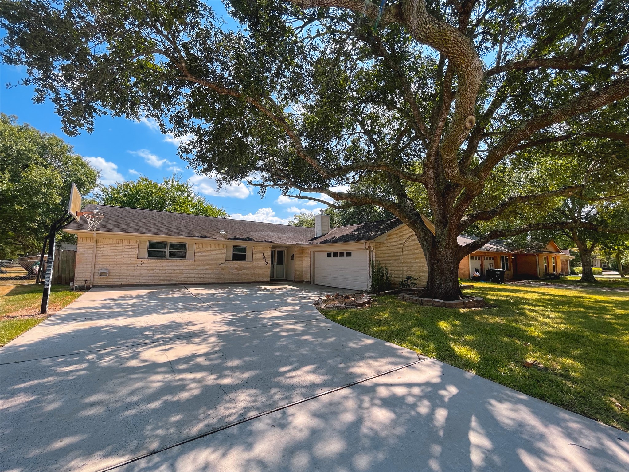 1917 Kings Lane Alvin TX 77511