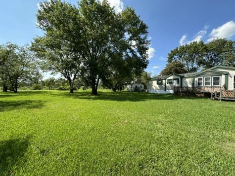 2674 County Road 2066 Hull TX 77564