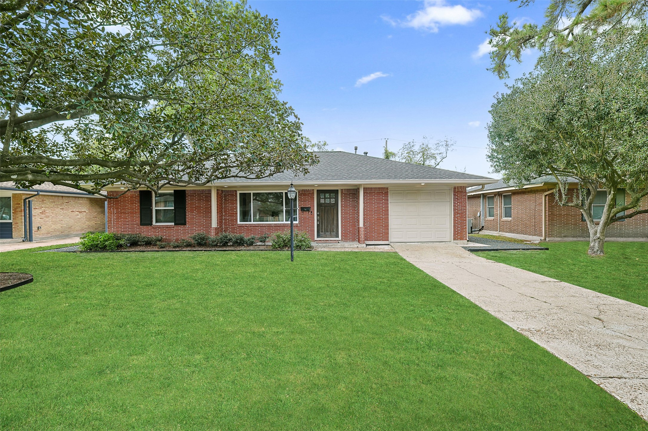 2015 Woodcrest Drive Houston TX 77018