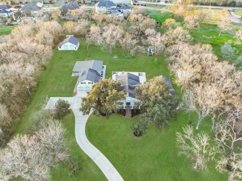 11 Windcreek Street Friendswood TX 77546