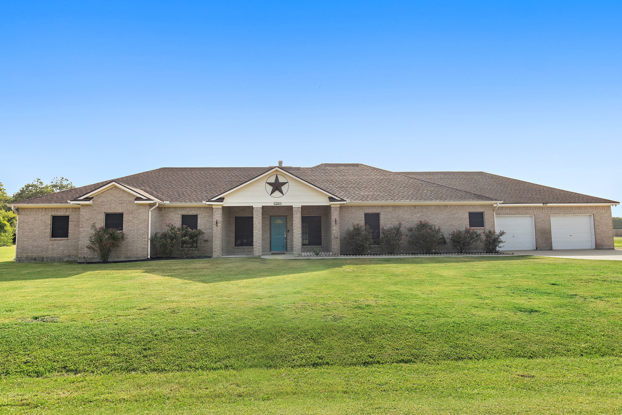 900 S Bay Avenue Anahuac TX 77514