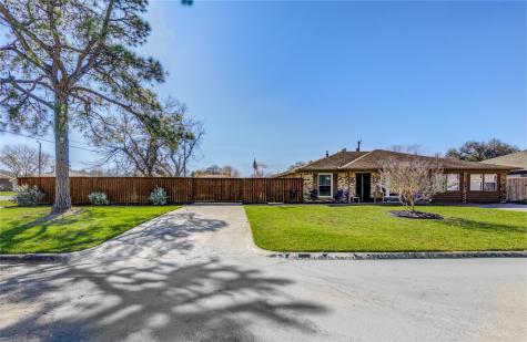 2705 6th Avenue N Texas City TX 77590