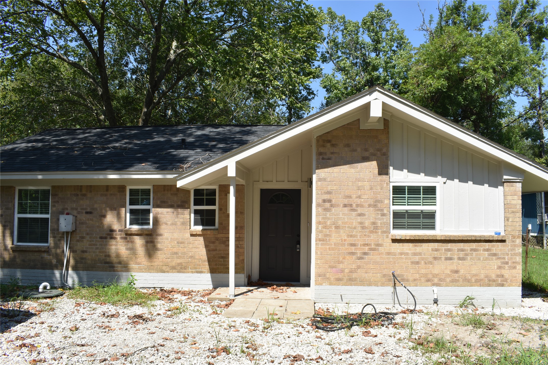 175 County Road 2431 Hull TX 77564