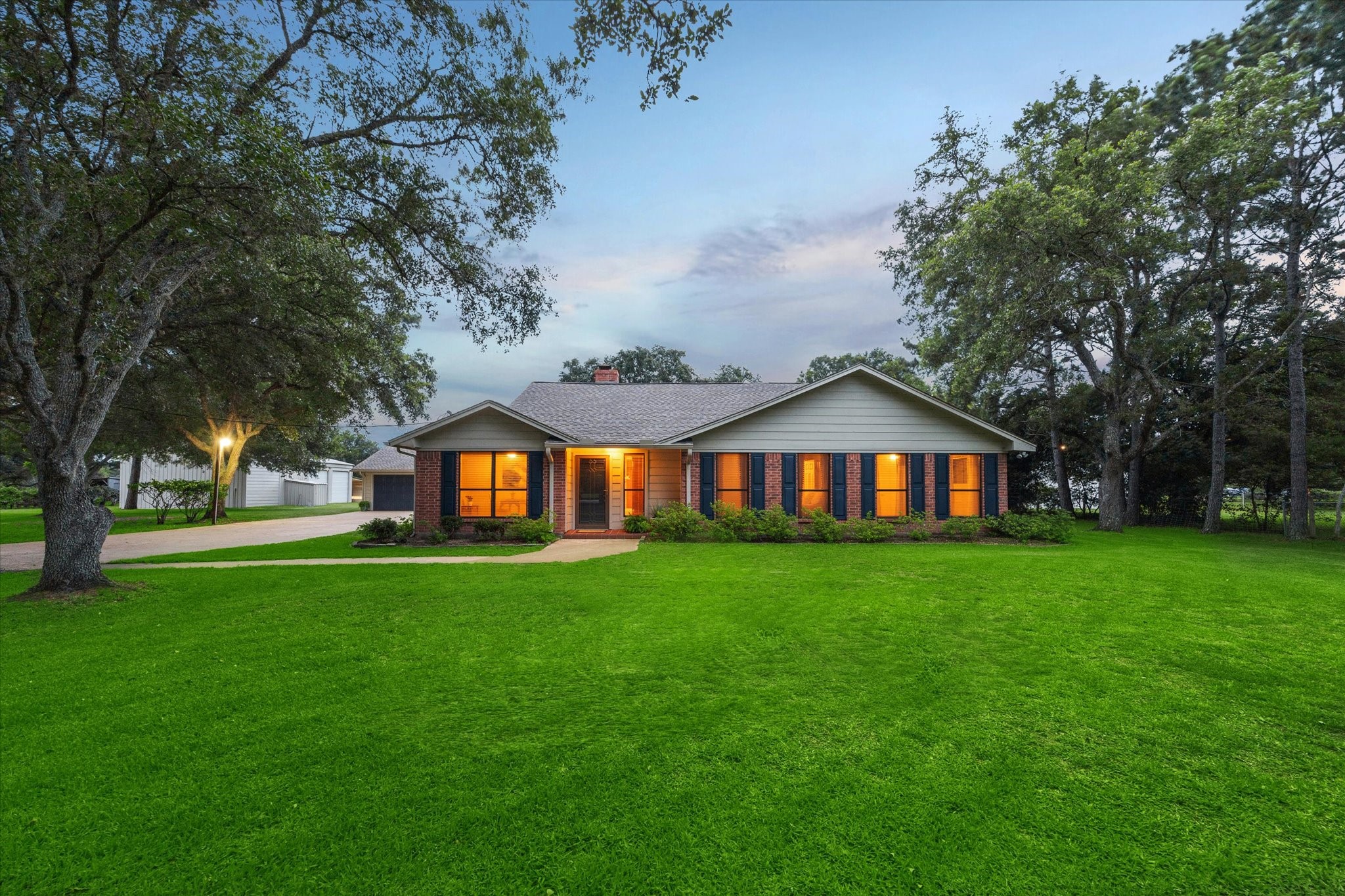 9801 Live Oak Court Manvel TX 77578
