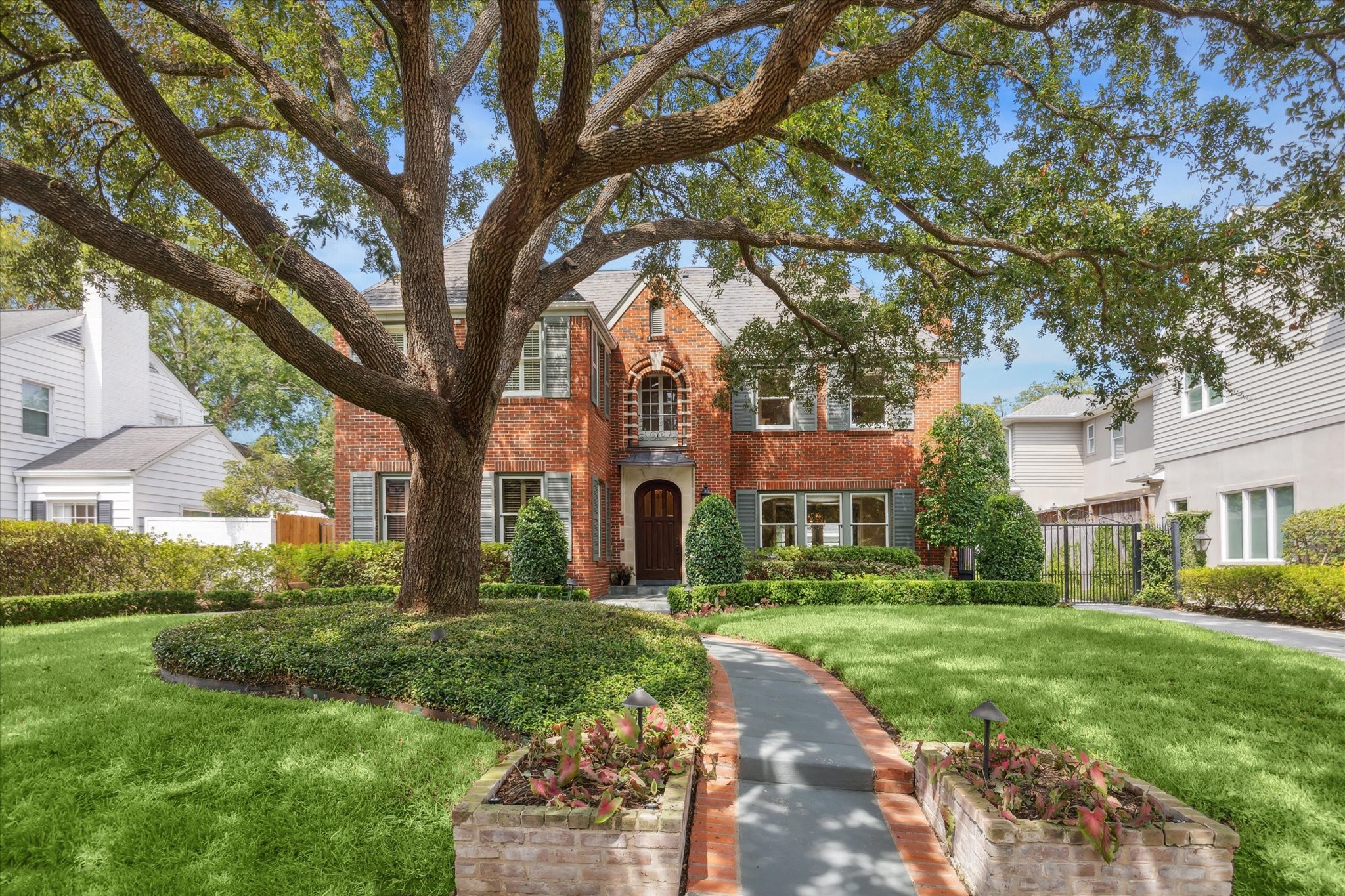 2130 Pelham Drive Houston TX 77019