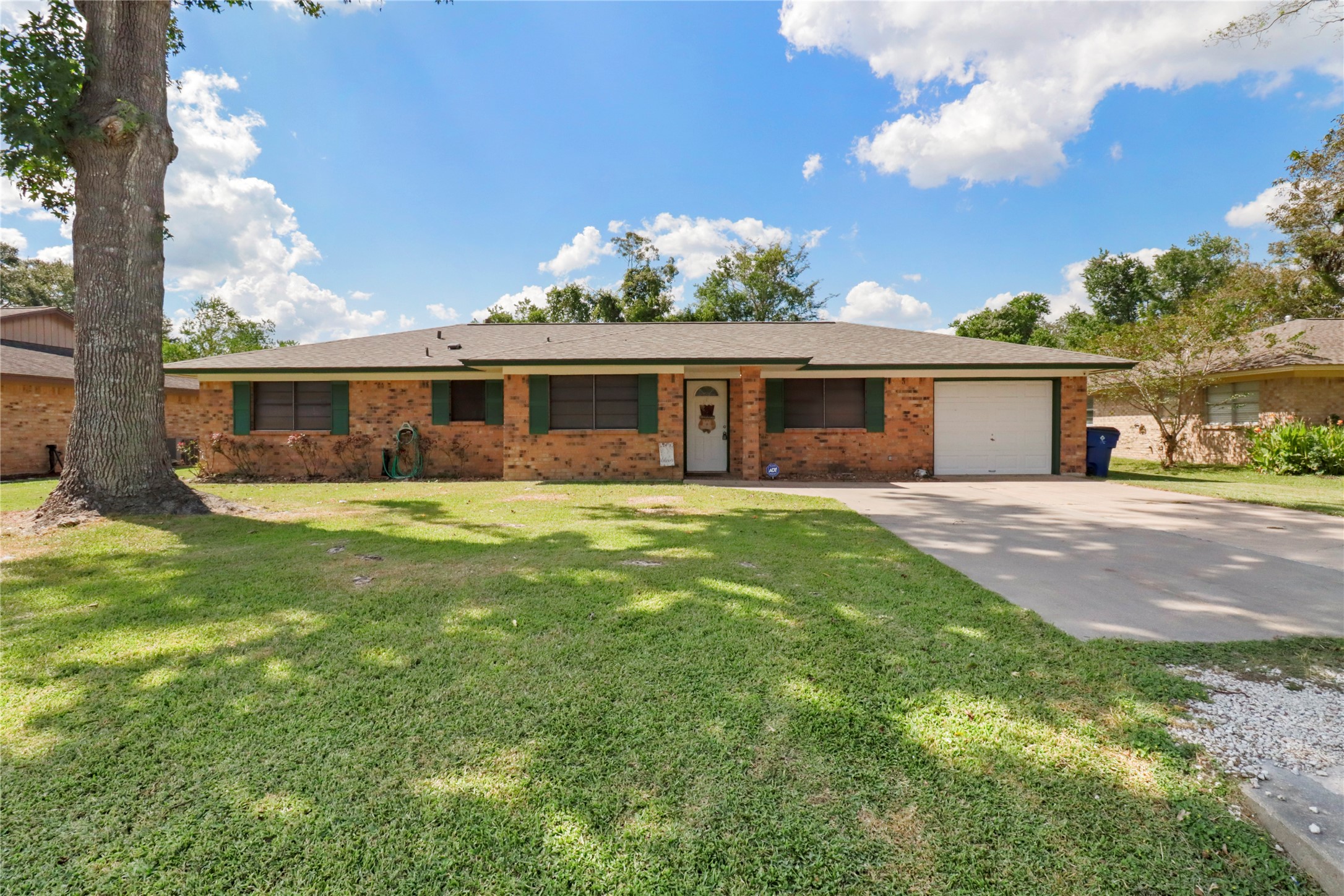 606 Marshall Street West Columbia TX 77486