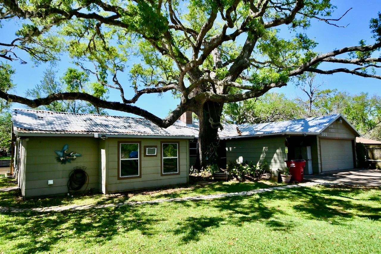 986 County Road 297 Bay City TX 77414