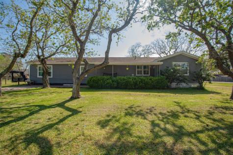 1402 Avenue H Danbury TX 77534