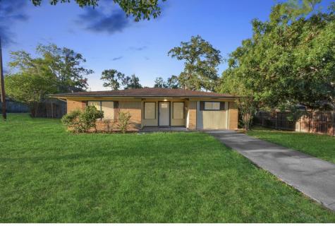 635 E Obryant Street Bellville TX 77418