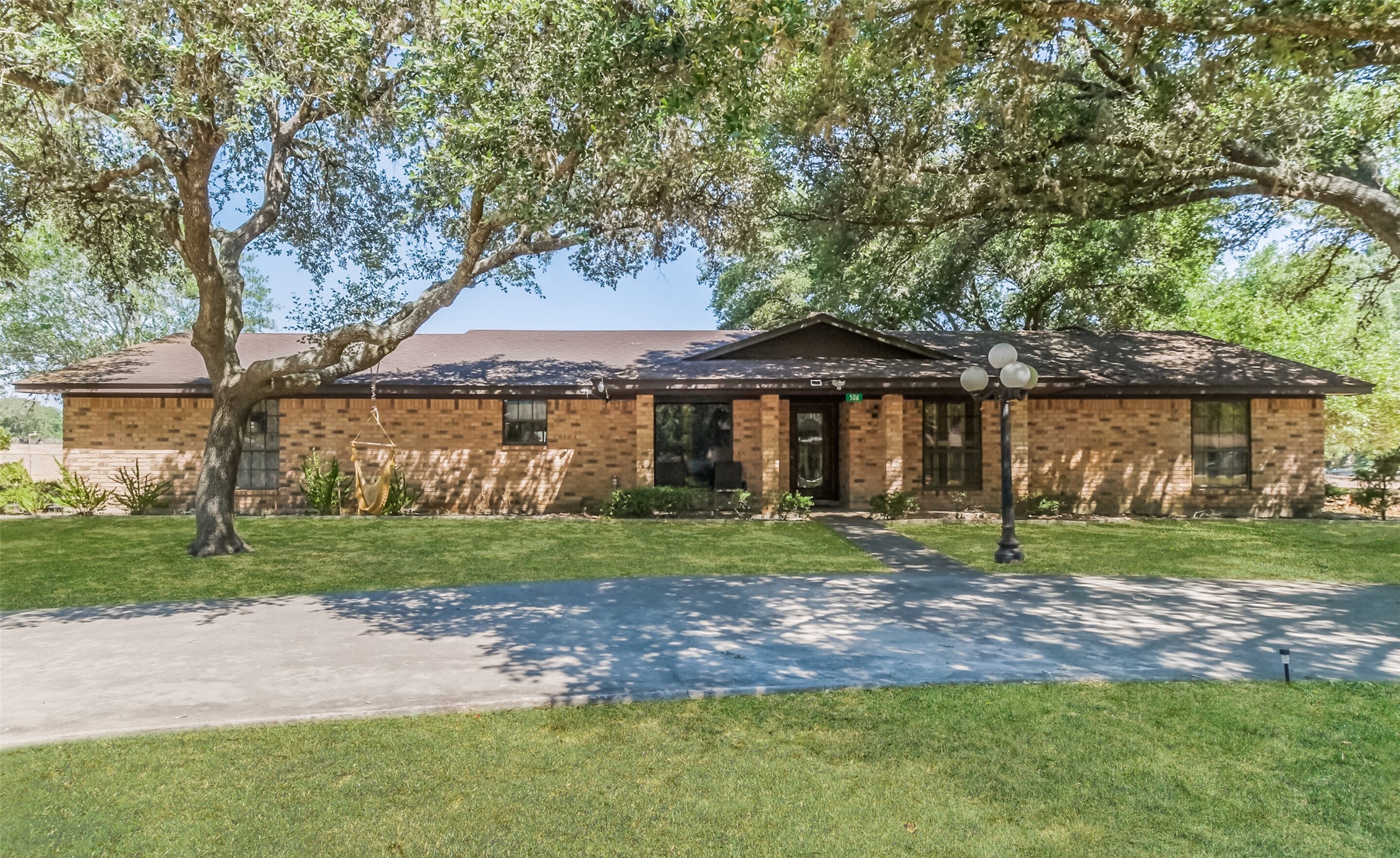 506 Kahn Street Hallettsville TX 77964