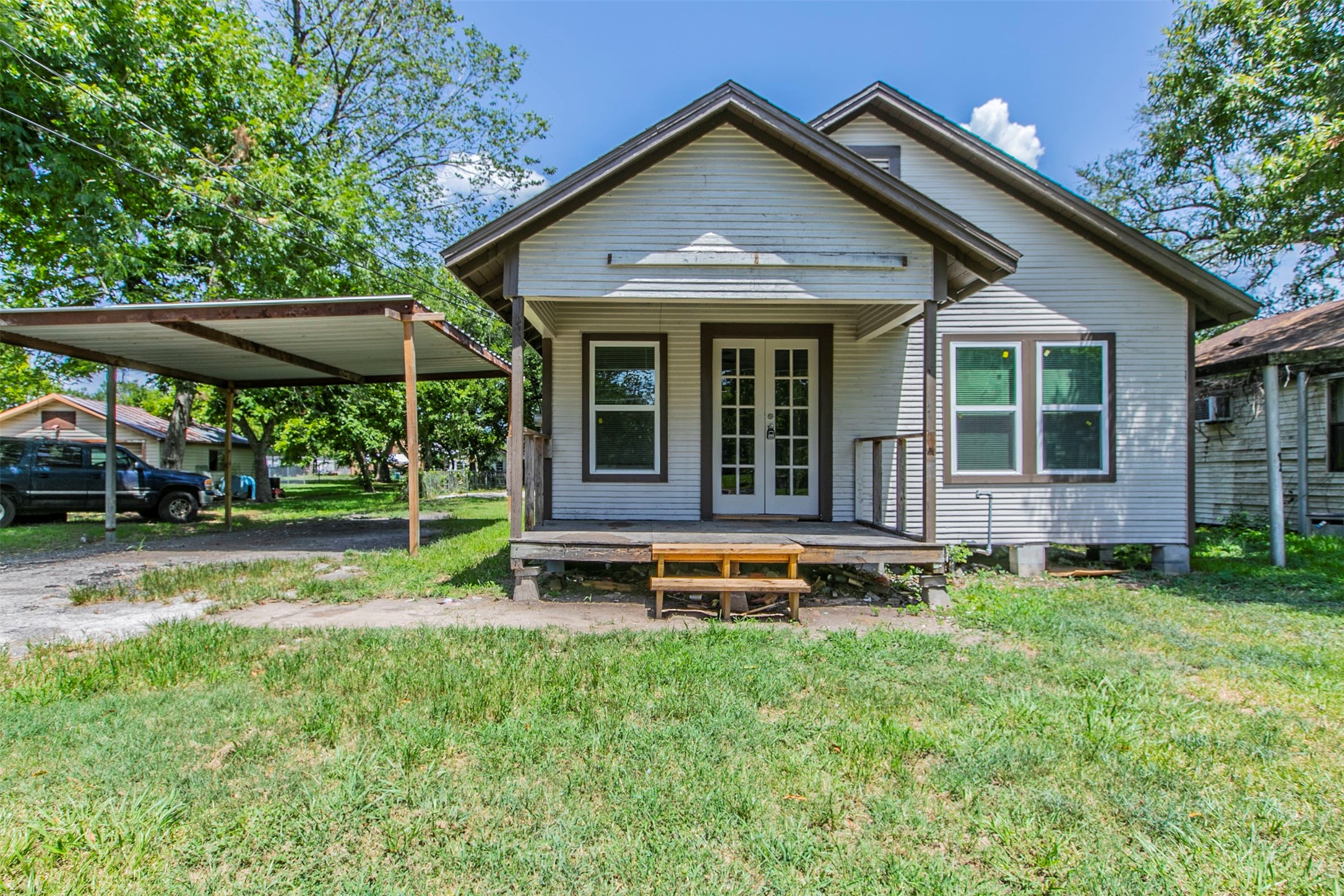 207 S 6th Street Highlands TX 77562