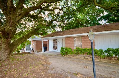10226 Aves Street Houston TX 77034