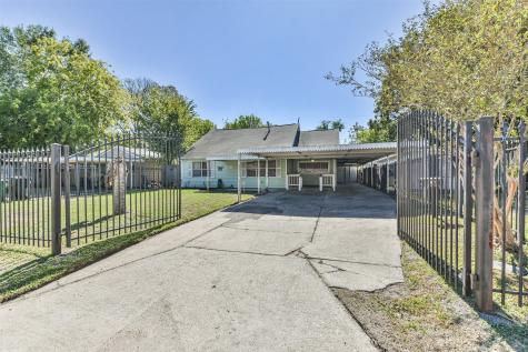 6717 Feldspar Street Houston TX 77092