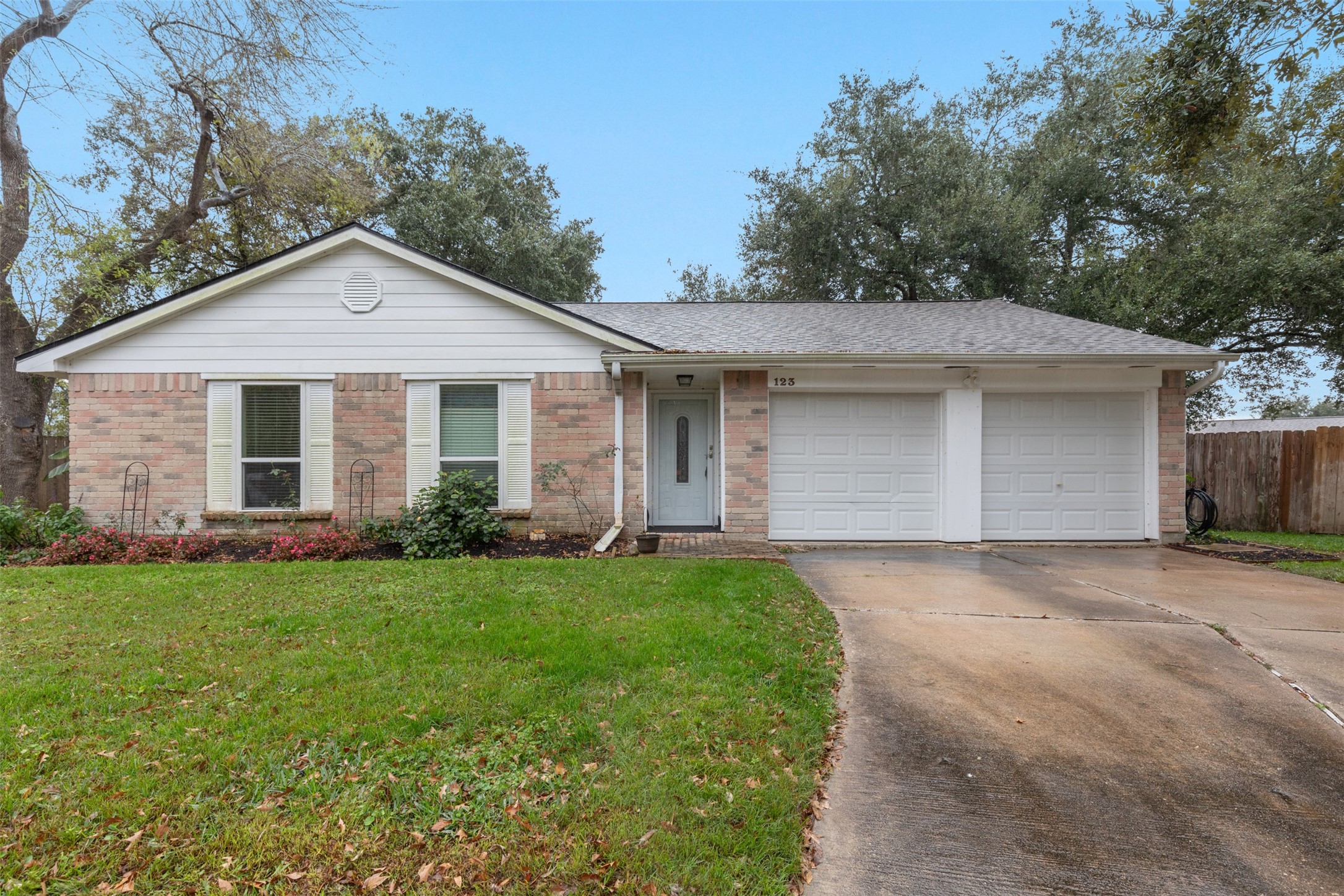 123 Woodcrest Drive League City TX 77573