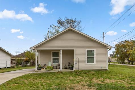 402 N 2nd Street La Porte TX 77571