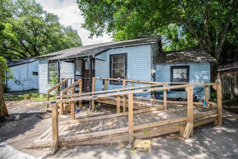 1105 N Valderas Street Angleton TX 77515
