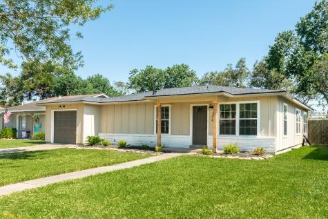 104 Forest Oaks Lane Lake Jackson TX 77566