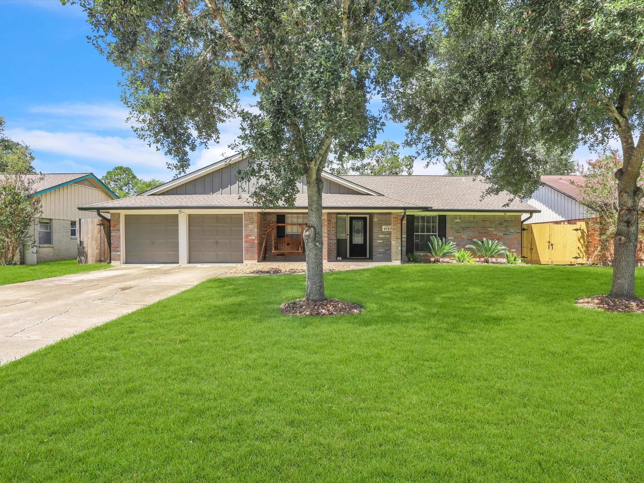 204 Carey Lane Friendswood TX 77546