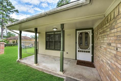 1002 Williams Street Cleveland TX 77327