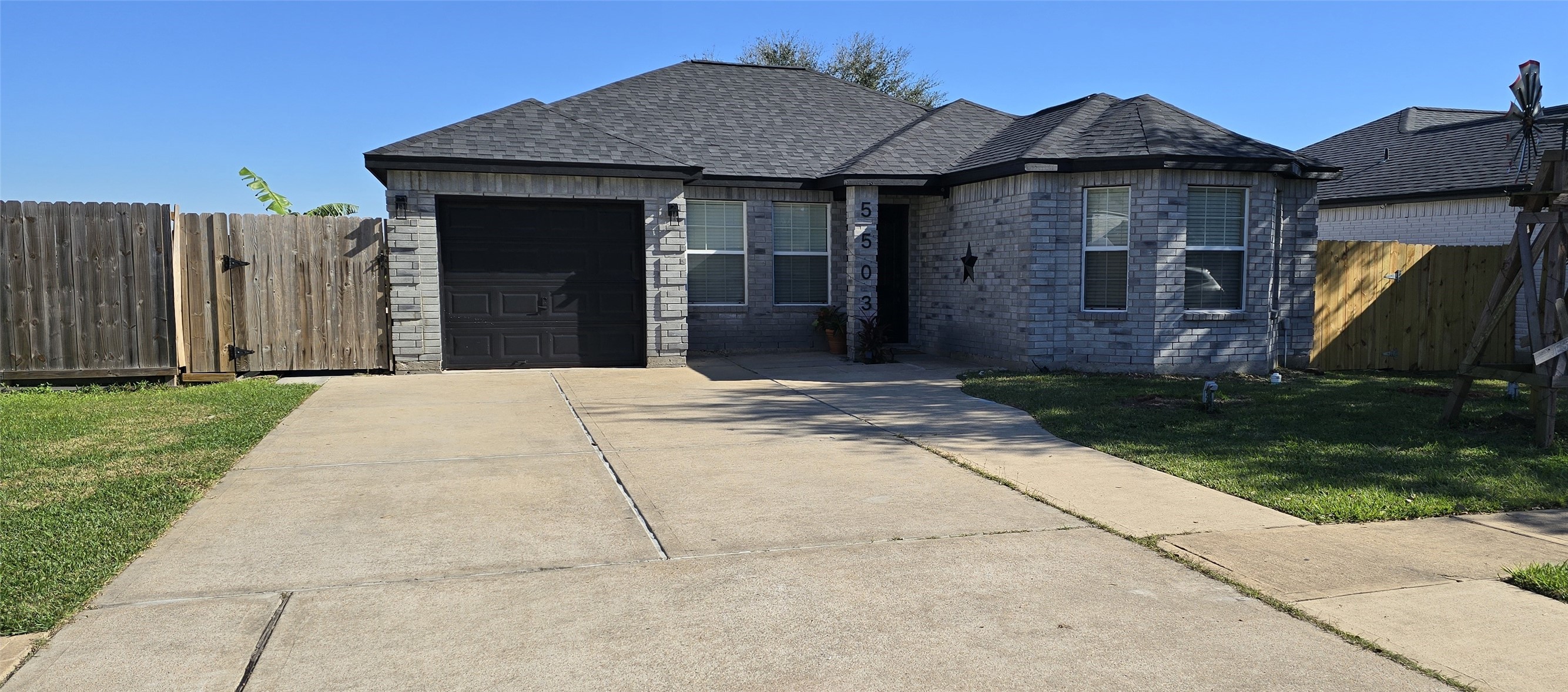 5503 Rio Alamo Street Rosharon TX 77583