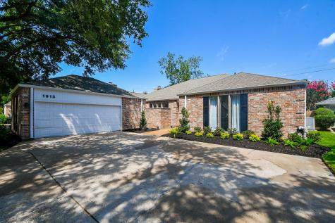1913 Country Club Boulevard Sugar Land TX 77478