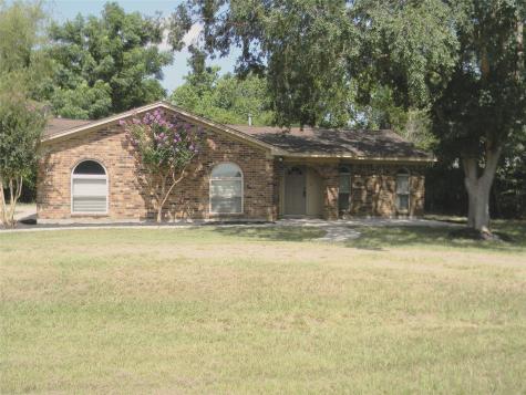1710 S Cherry Street Tomball TX 77375