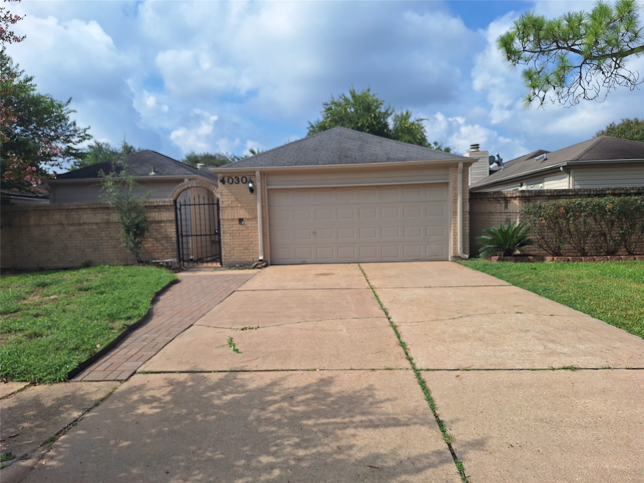 4030 Knoll Glen Drive Houston TX 77082