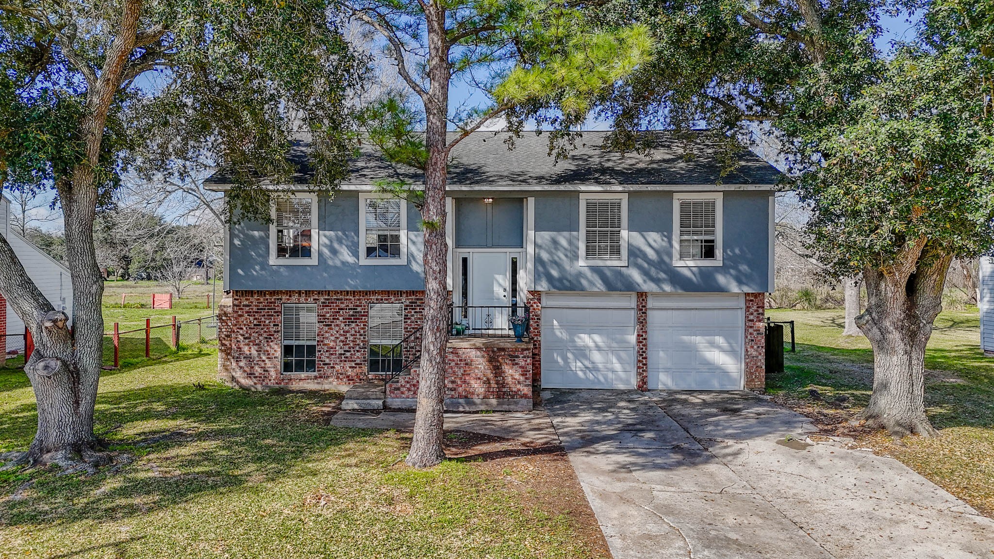 408 Gleneagles Drive Friendswood TX 77546