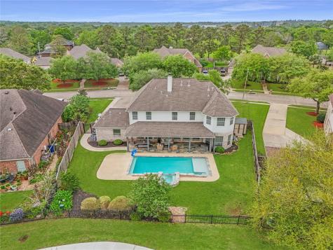 301 Falcon Lake Drive Friendswood TX 77546