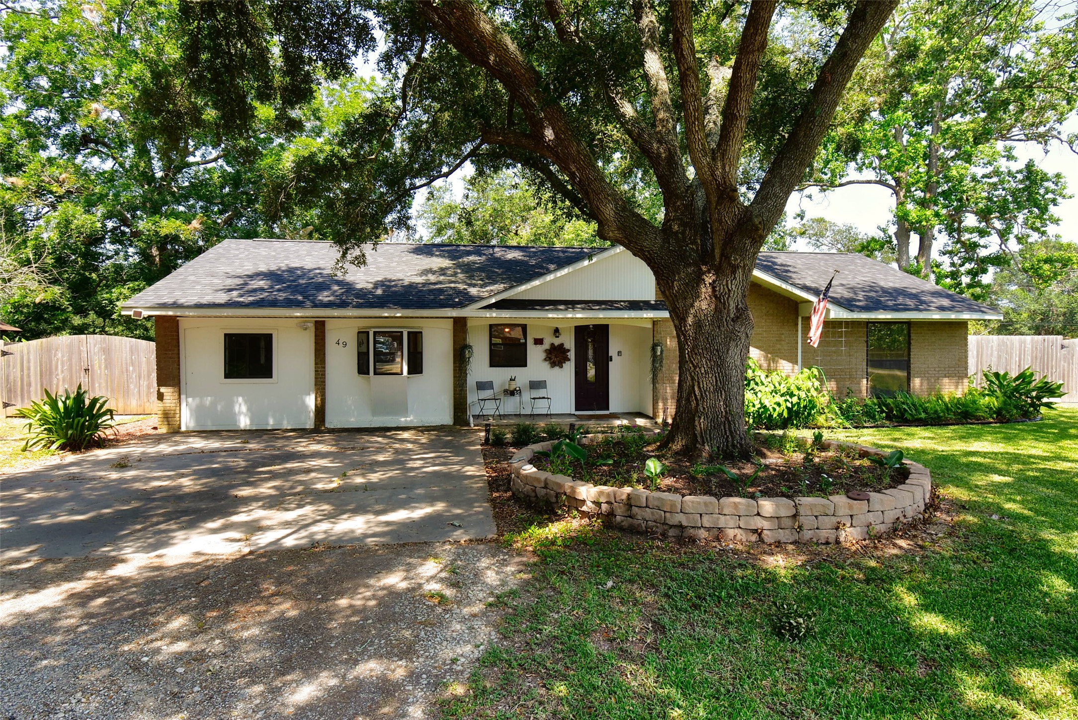 49 Nueces Street Bay City TX 77414