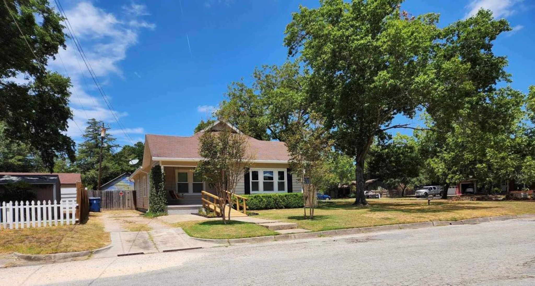 1311 Water Street Navasota TX 77868