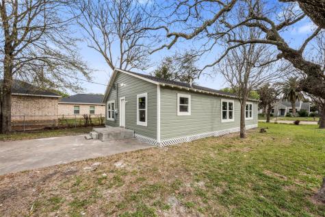 726 10th Avenue N Texas City TX 77590
